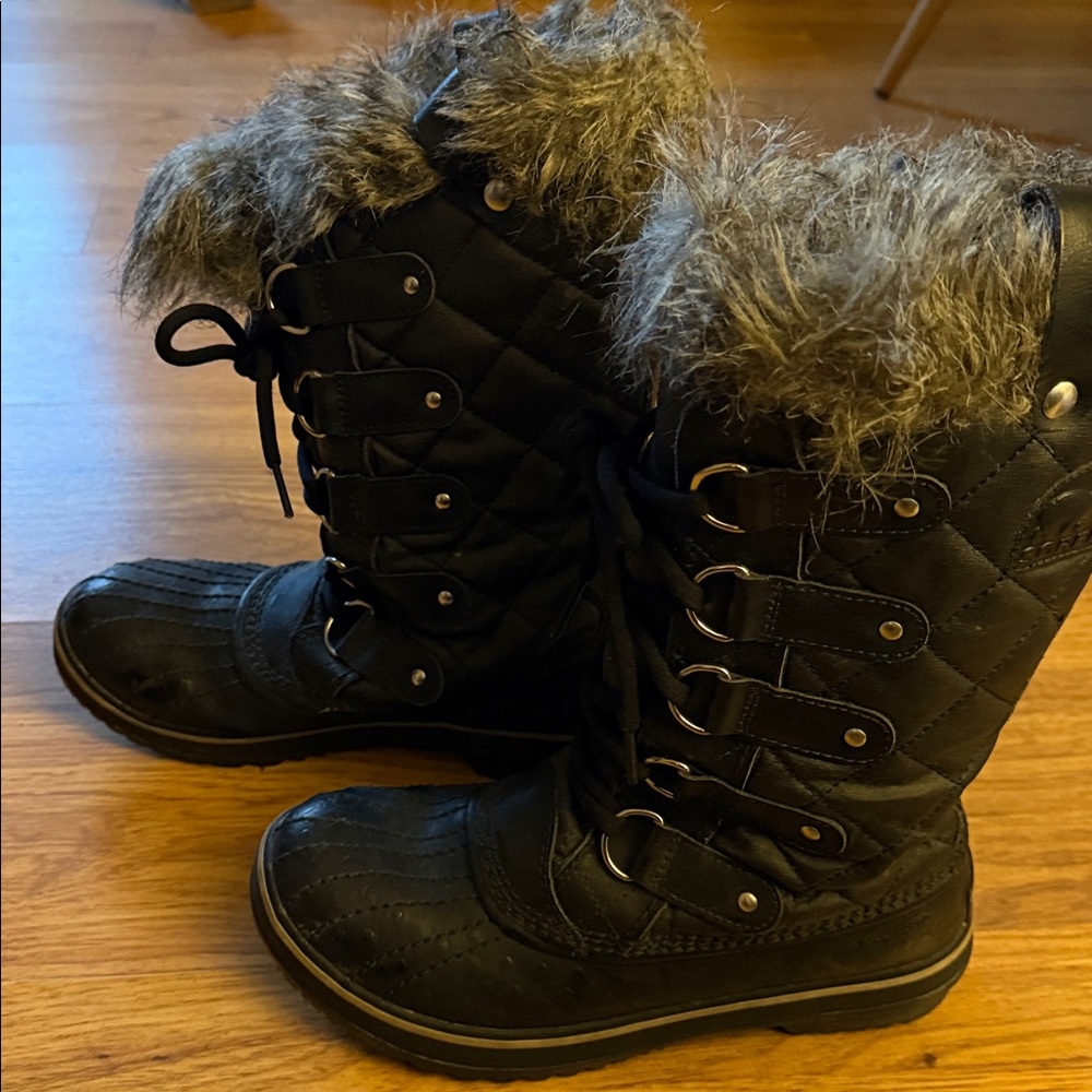 Sorel Black Quilted Winter Boots with Faux Fur Trim